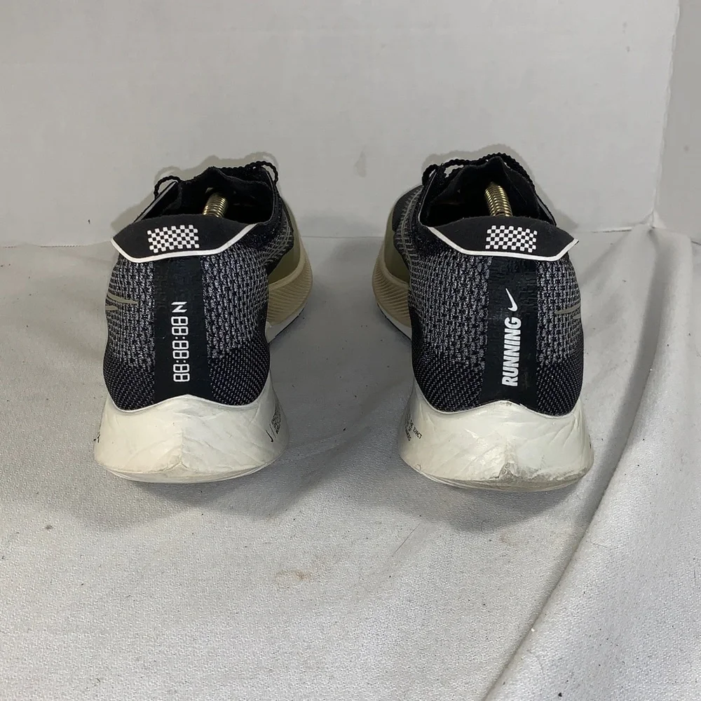 Nike Mens Streakfly Black/Metallic Gold Performance Running Shoes